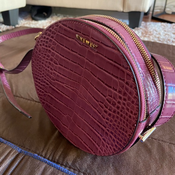 Round Crossbody Purse Snakeskin Pattern - Picture 4 of 5